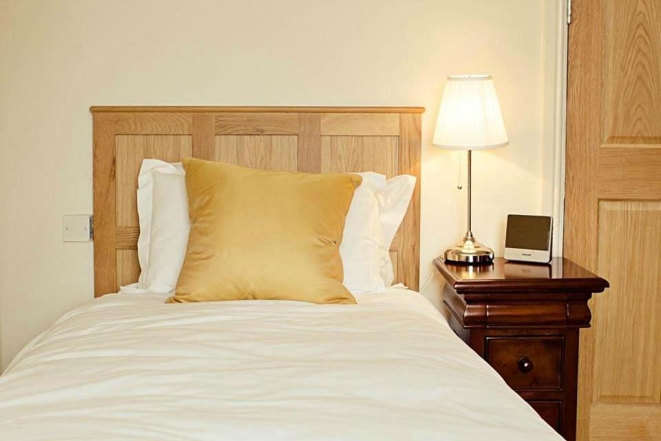 Kings Arms Hotel 比斯特 外观 照片
