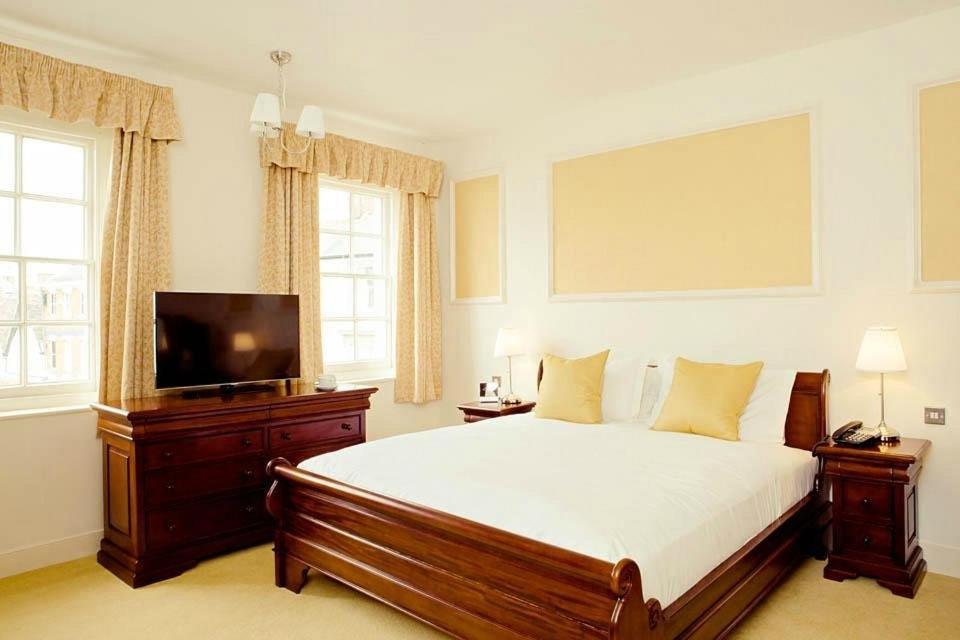 Kings Arms Hotel 比斯特 外观 照片