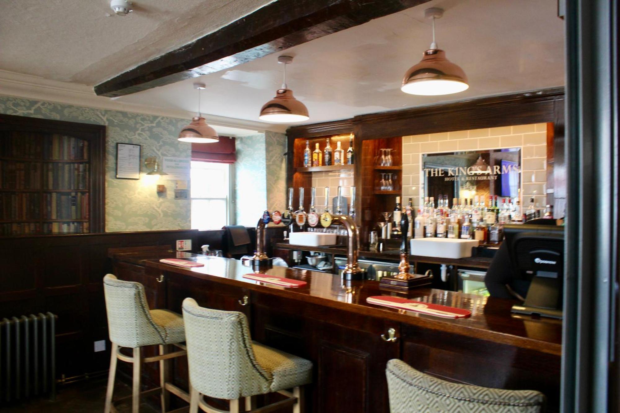 Kings Arms Hotel 比斯特 外观 照片
