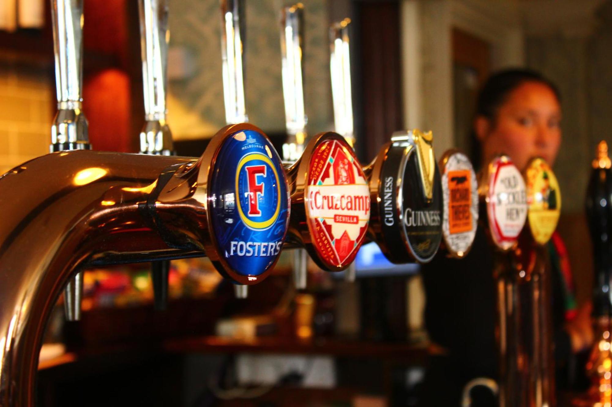 Kings Arms Hotel 比斯特 外观 照片